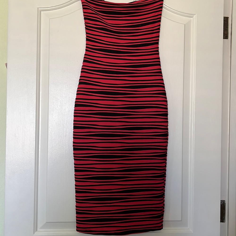 Mid length dress strapless